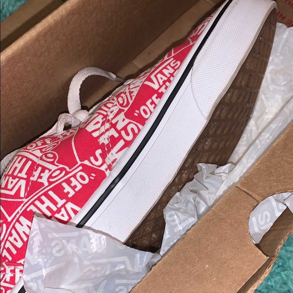 Vans - Picture 3 of 5